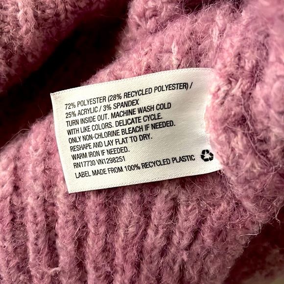 UNIVERSAL THREAD SWEATER VEST - Picture 4 of 6